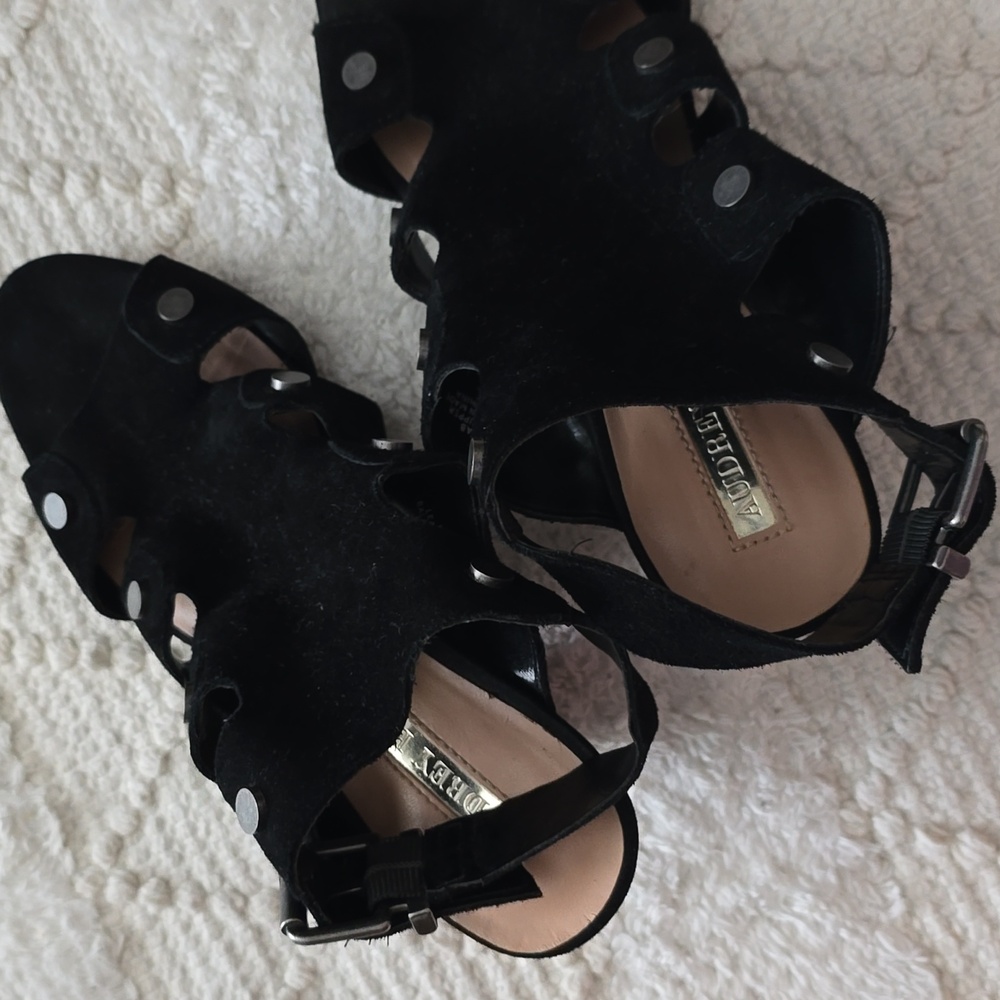 Shoes 🖤😍🔥 - Picture 2 of 5